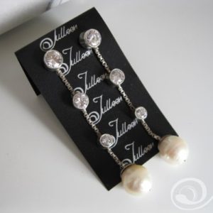 January Triple Zirconia Drop Earings E023