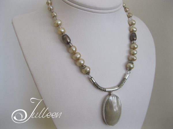 Annie Cream Pearl Necklace. Large Cream Nautilus Mabe on Hallmarked Sterling Silver and Champagne Pearls - Image 3