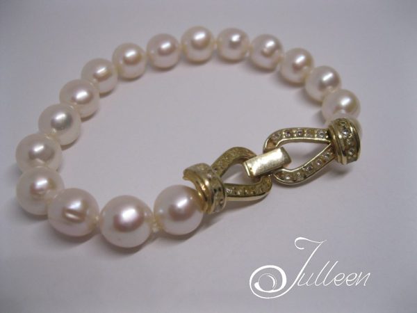 Hepburn Classic White Pearl and Gold Vermeil Horse Shoe Jewelled Clasp Bracelet