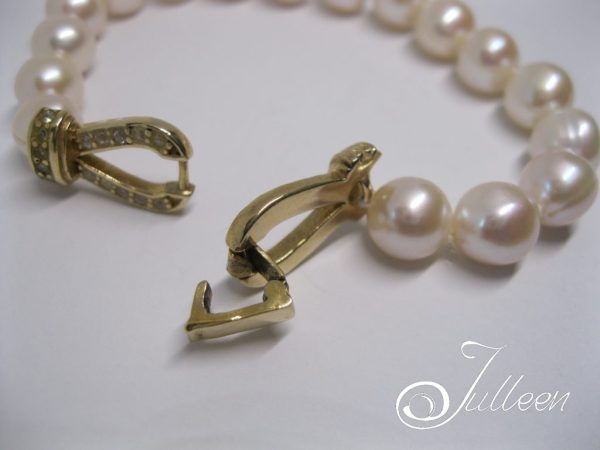 Hepburn Classic White Pearl and Gold Vermeil Horse Shoe Jewelled Clasp Bracelet - Image 4