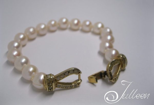 Hepburn Classic White Pearl and Gold Vermeil Horse Shoe Jewelled Clasp Bracelet - Image 3