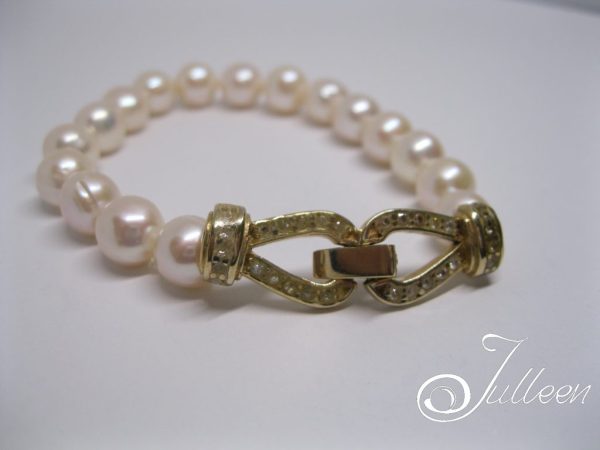 Hepburn Classic White Pearl and Gold Vermeil Horse Shoe Jewelled Clasp Bracelet - Image 2