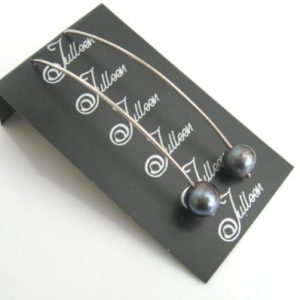 Lisa. Contemporary Long Vee Shape Hoop Single Black Pearl 925 Earring