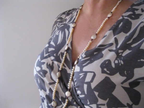 Lady Ashley Necklace. Creamy Peach Coin, and Small Pearl, Garnet and Sterling Silver Long Pearl Necklace. - Image 3