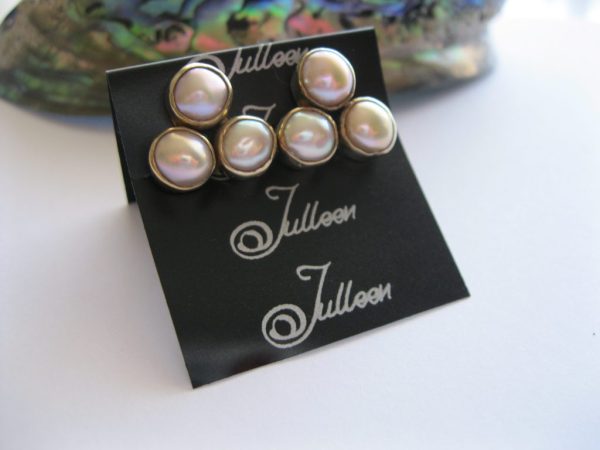 Clip On Shireen Pink Triple Pearl Yellow Gold Vermeil Earrings - Image 3