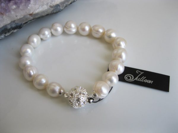 Classical White Pearl Bracelet Crystal Ball Magnetic Clasp