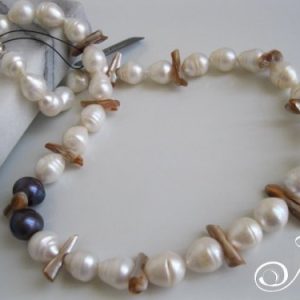 Xena Pearl Necklace