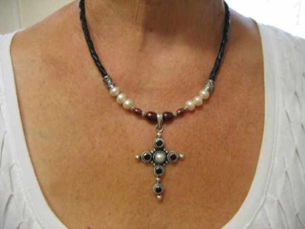Mary Tudor Necklace Blood Red Garnets and White Pearl Cross Necklet 925 - Image 3
