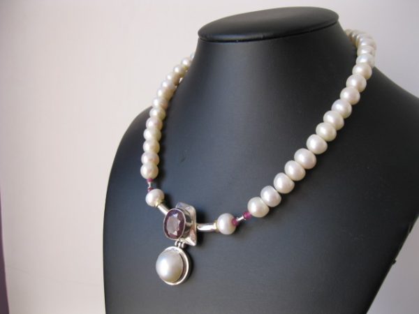 20ct Ruby and Mabe Pearl Pendant on Pearl and Ruby Necklace in Sterling Silver - Image 3