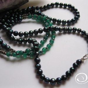 La Peacock. Long Peacock Green Pearl Green Agate and Sterling Silver Necklace 46"