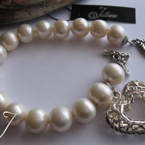 A Love Heart White Pearl Bracelet