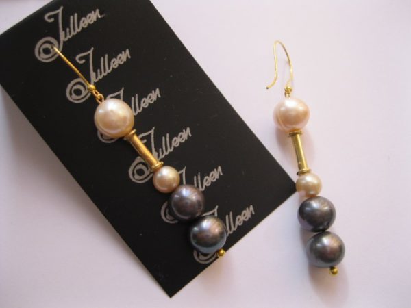 Black and Pink Pearl Earring - Image 4