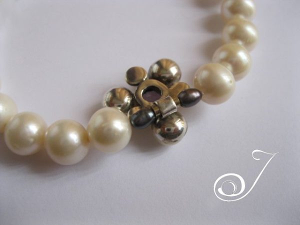 Amethyst and Pearl Flower Bracelet - Image 3
