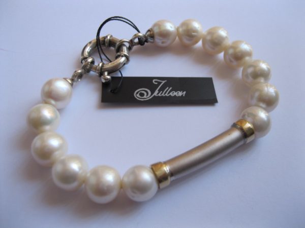 Khaleesi in Pink. A Pink Pearl Contemporary Bracelet - Image 4