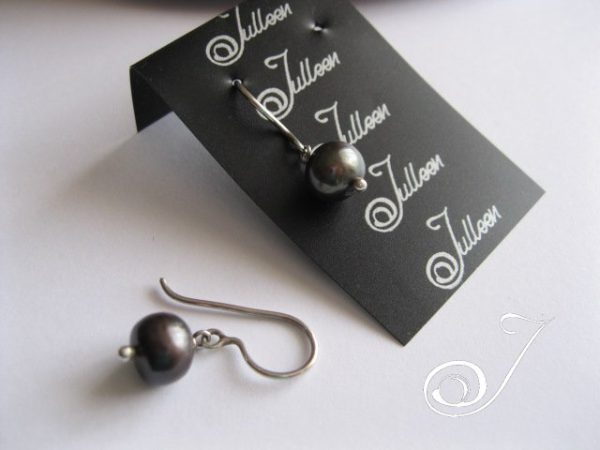 Black Single Pearl Earring - Image 3