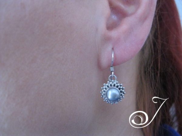 Silver lace. Sterling Silver Lace and Silky Grey Pearl Earring. - Image 4