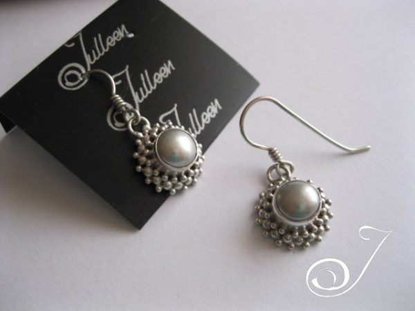 Silver lace. Sterling Silver Lace and Silky Grey Pearl Earring. - Image 2