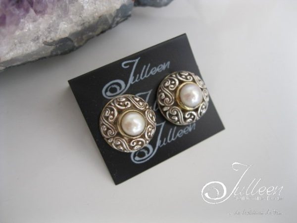 Tippy A White Pearl Cast Sterling Silver Earring
