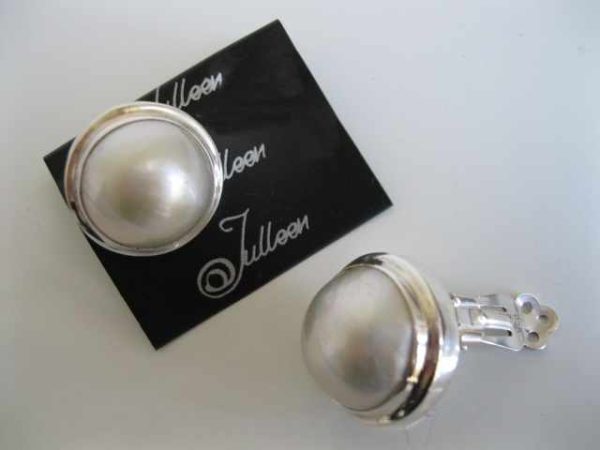 Mala White Mabe Pearl Paddle Clip on Earring