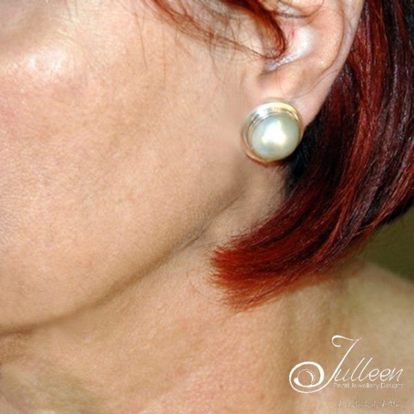 Mala White Mabe Pearl Paddle Clip on Earring - Image 4
