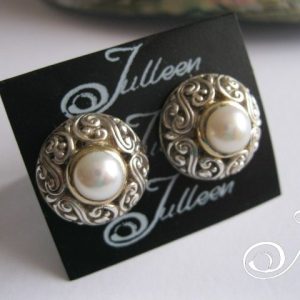 Cast White Pearl Earring
