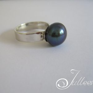 Plain Black Single Pearl Sterling Silver Ring