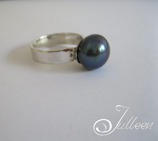 Plain Black Single Pearl Sterling Silver Ring