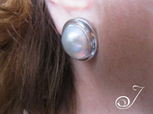 Substantial 20mm White Mabe Hallmarked 925 Sterling Silver Clip On Earring - Image 4