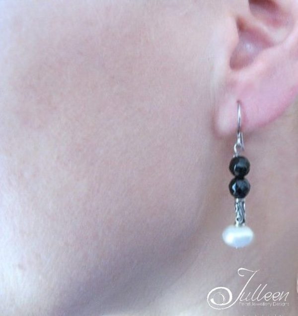 Double Facetted Jet Gems and White Pearl Designer Earring 925 - Image 5