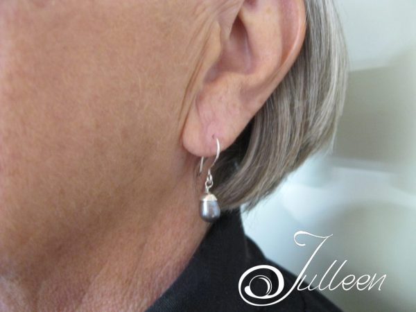Dove Grey Oval Pearl Hook Earring 925 - Image 4