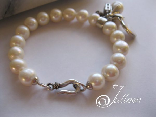 White Chunky Pearl Bracelet with Charm Cluster 925 - Image 2