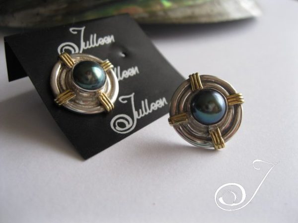 Peacock Green Pearl Bezel Set Plain Stud Earring 925